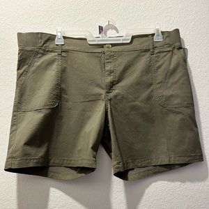 Lee brand women's shorts size 20M in green.